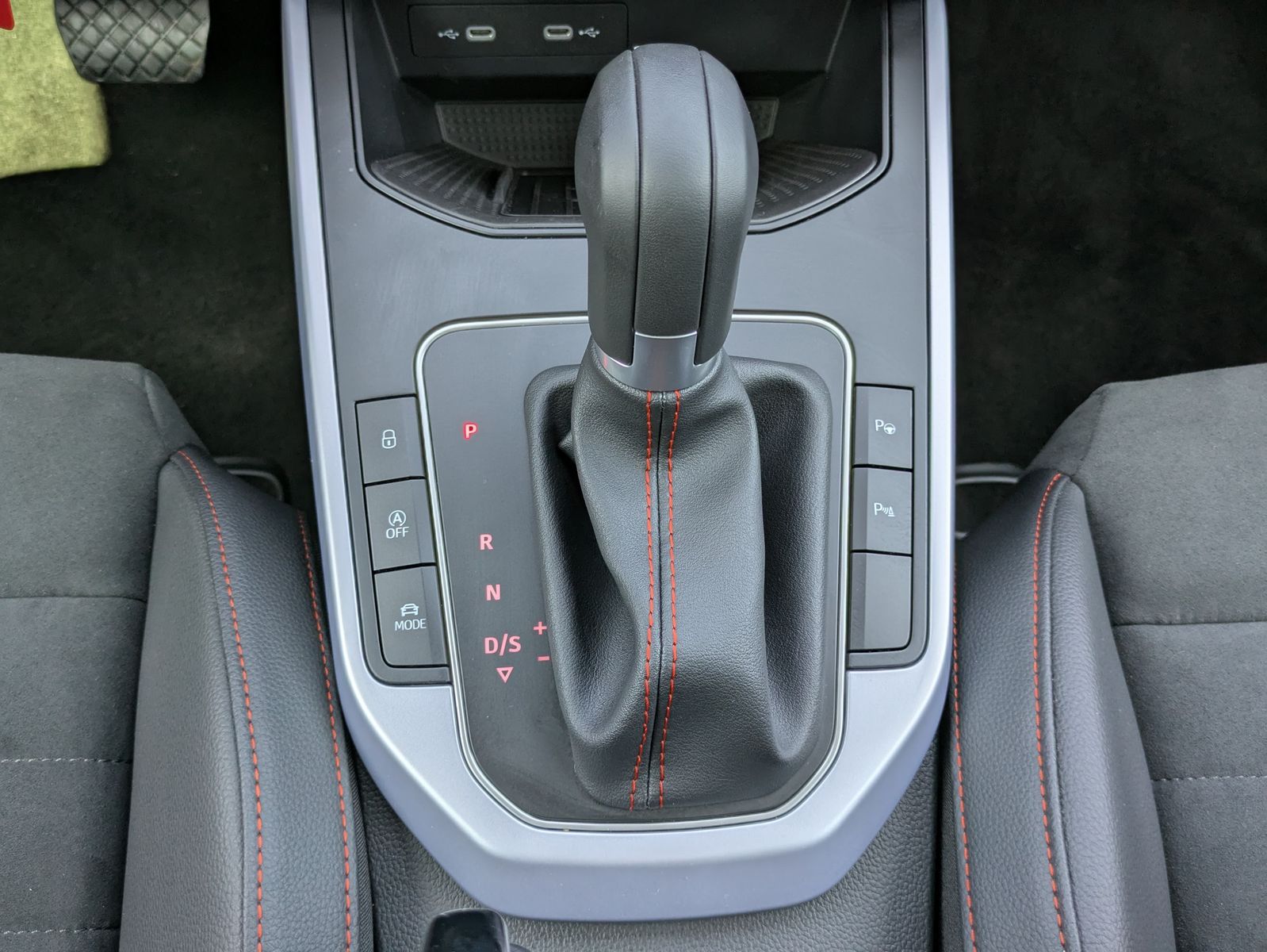 Fahrzeugabbildung SEAT Arona 1.5 TSI FR DSG AHK*ACC*LED*APP*DAB*KAMERA