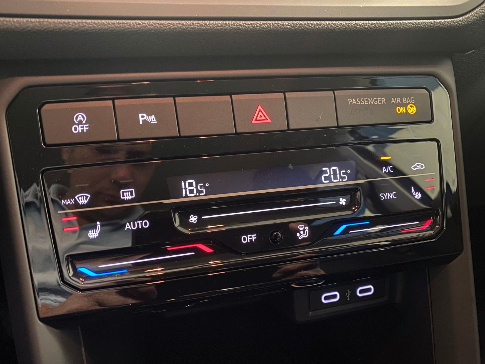 Fahrzeugabbildung Volkswagen T-Cross 1.5 TSI DSG Life+150 PS+PDC+App+LED+ALU+