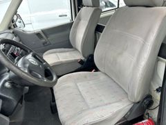 Fahrzeugabbildung T4 Kombi Transporter Bus 2.5 9-Sitzer
