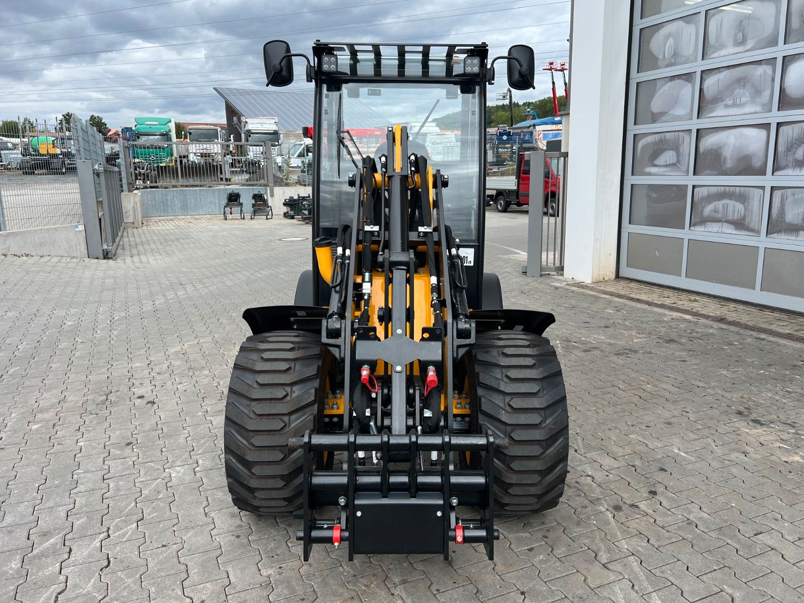 Fahrzeugabbildung JCB 403 Plus / Neufahrzeug / 2025 / Gabel / Schaufel