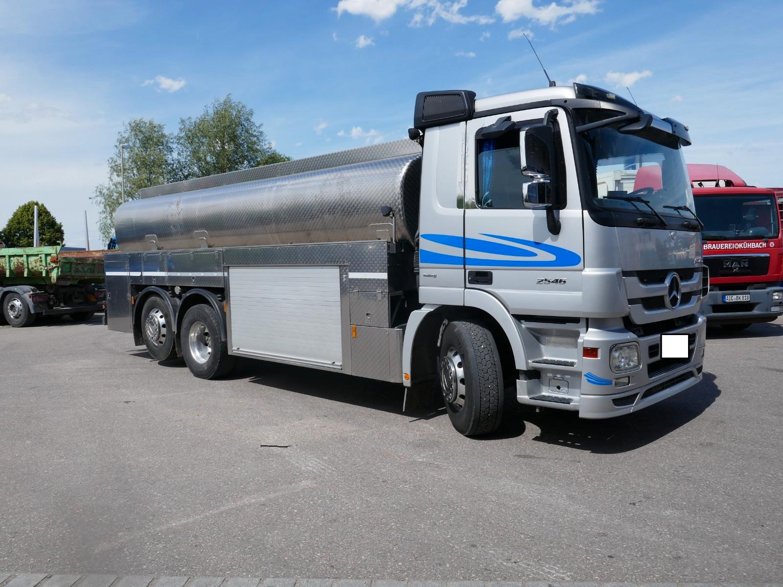 Mercedes-Benz 2546 6x2 Lenkachse Milchsammler