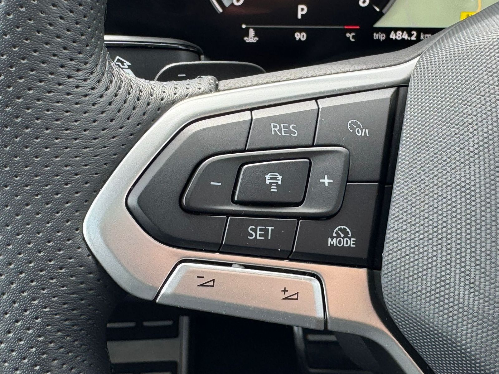 Fahrzeugabbildung Volkswagen Touareg 3.0TDI 4M R-Line VOLL Black 22" UPE 114T