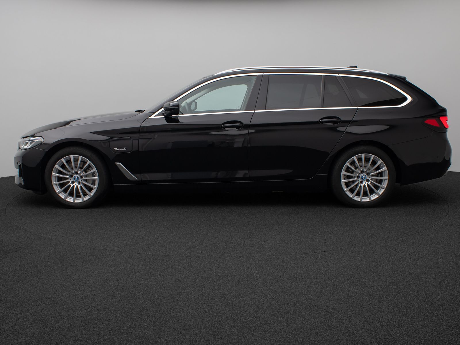 Fahrzeugabbildung BMW 530e xD Laser Kamera HUD DAB HiFi 4xKlima AHK