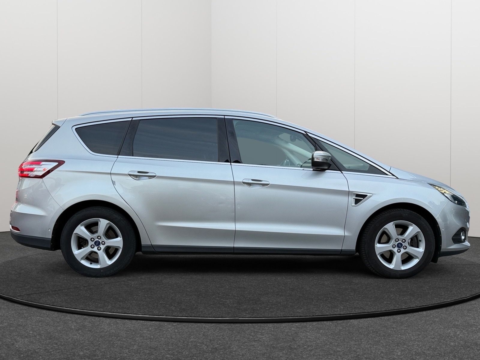 Fahrzeugabbildung Ford S-MAX Titanium/LED/AHK/7-Sitzer/8.Fach/Automatik