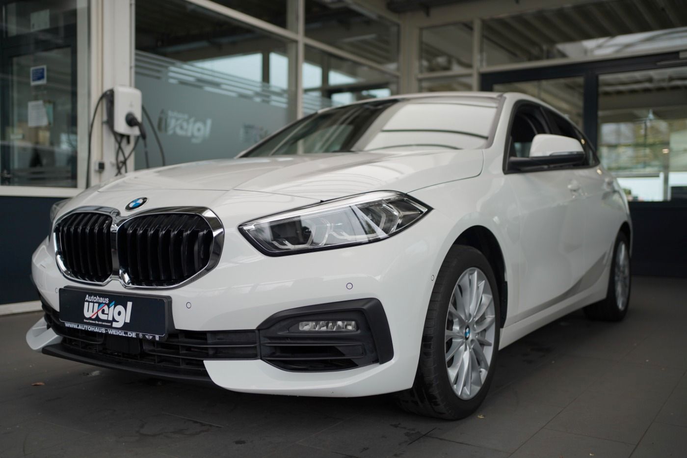 Fahrzeugabbildung BMW 118i Advantage +LED+Rückfahrkamera+KlimaA+Navi+