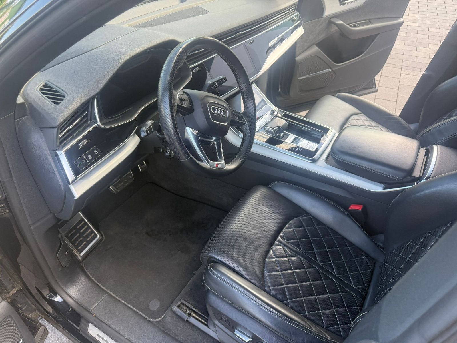 Fahrzeugabbildung Audi Q8 50 TDI quattro S-Line 1. Hand Vollausstattung