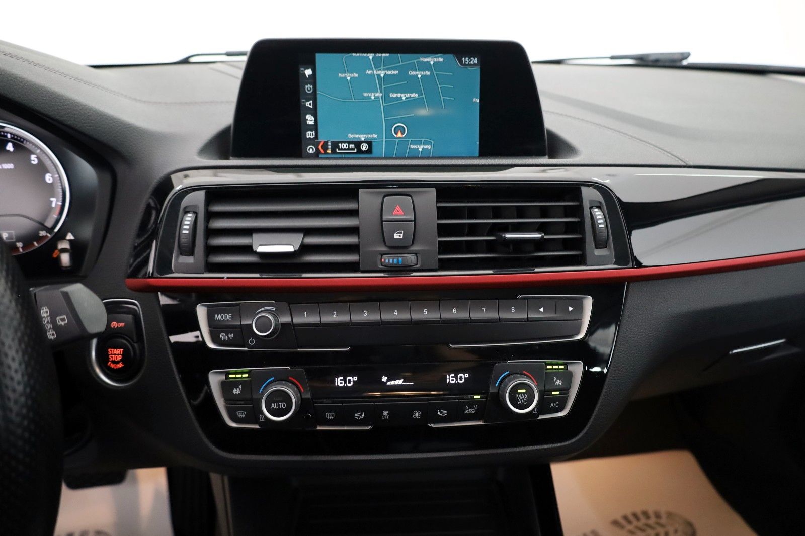 Fahrzeugabbildung BMW 118i Sport Line Lim. Navi,LED,SH,PDC,SR+WR