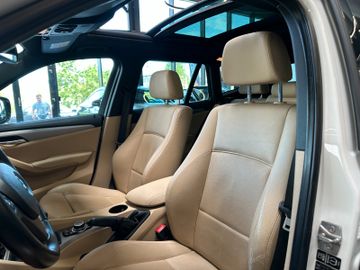 BMW X1 18 d *M-Paket*NAVI*TEMPO*PDC*PANO*