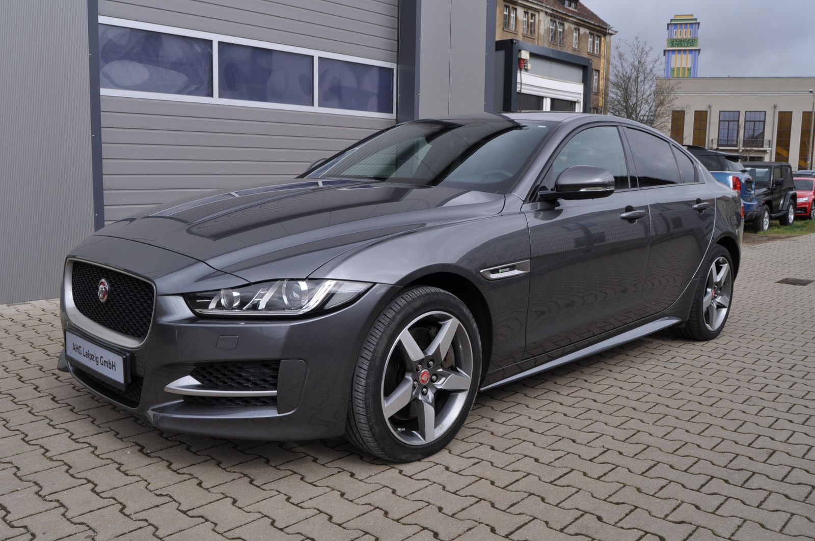 JAGUAR XE