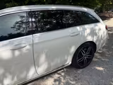 Mercedes-Benz E 400 4MATIC T AVANTGARDE Autom. AVANTGARDE - Mercedes-Benz E 400: 5 Türen