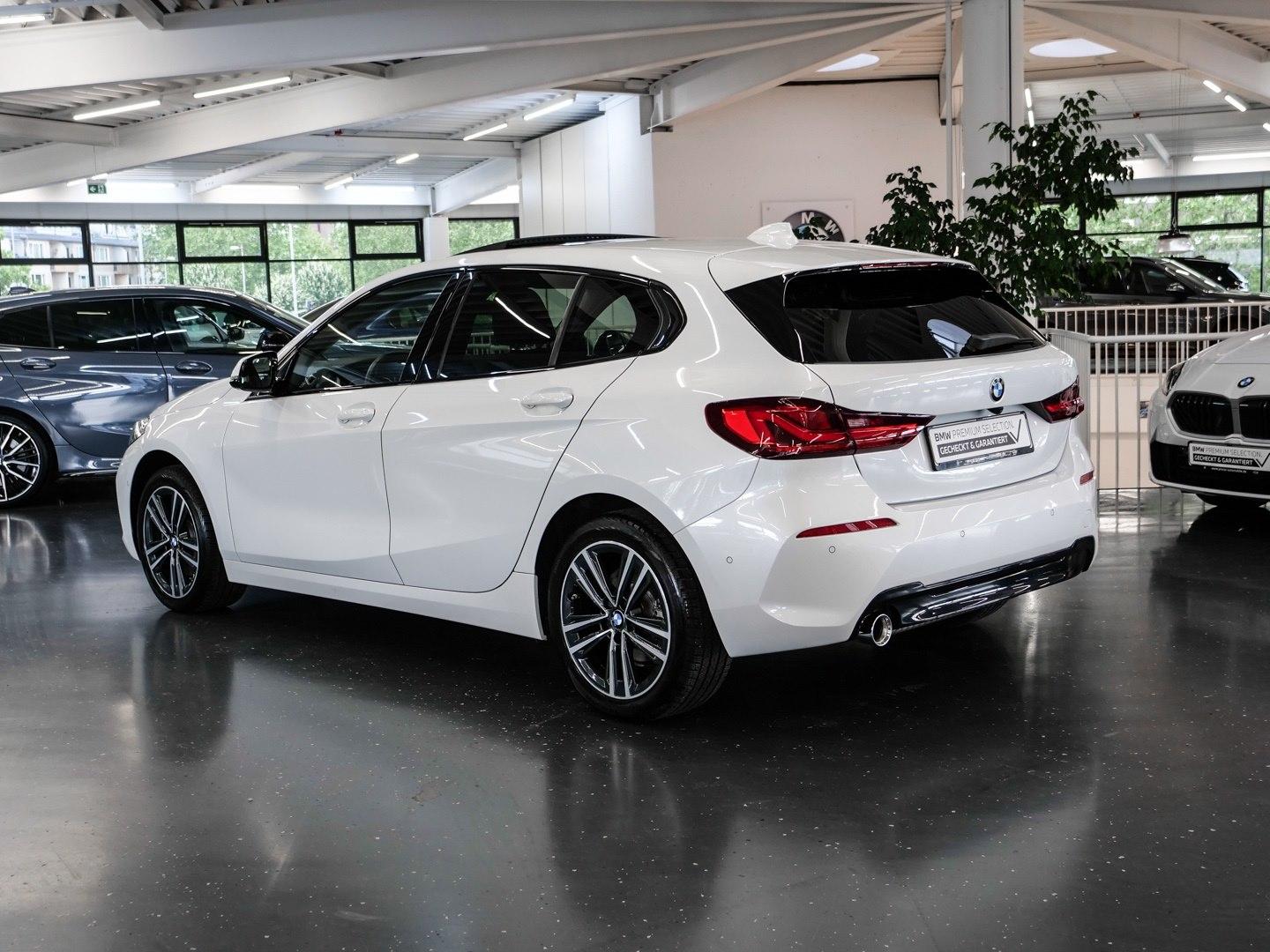 BMW 118i Sport-Line Aut Nav LED HiFi Pano Komfzg
