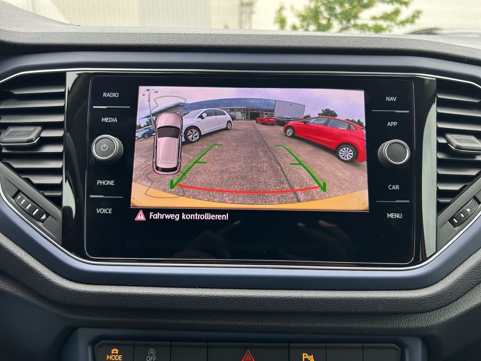Fahrzeugabbildung Volkswagen T-Roc TSI United DSG LED Navi ACC AHK RFK SH