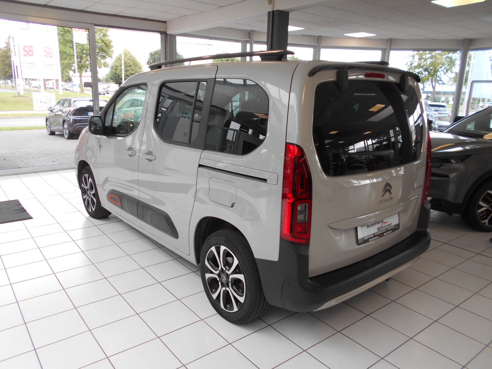 Fahrzeugabbildung Citroën Berlingo Shine M