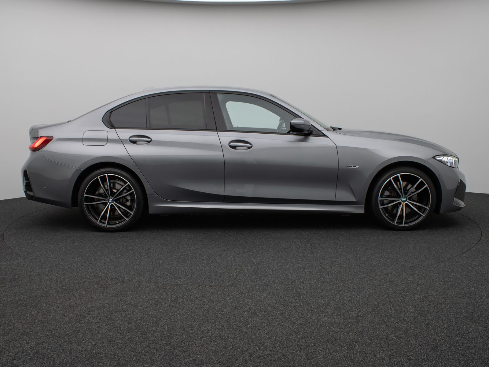 Fahrzeugabbildung BMW 330e M Sport Kamera HUD DAB H/K DrivAssis 19Zoll