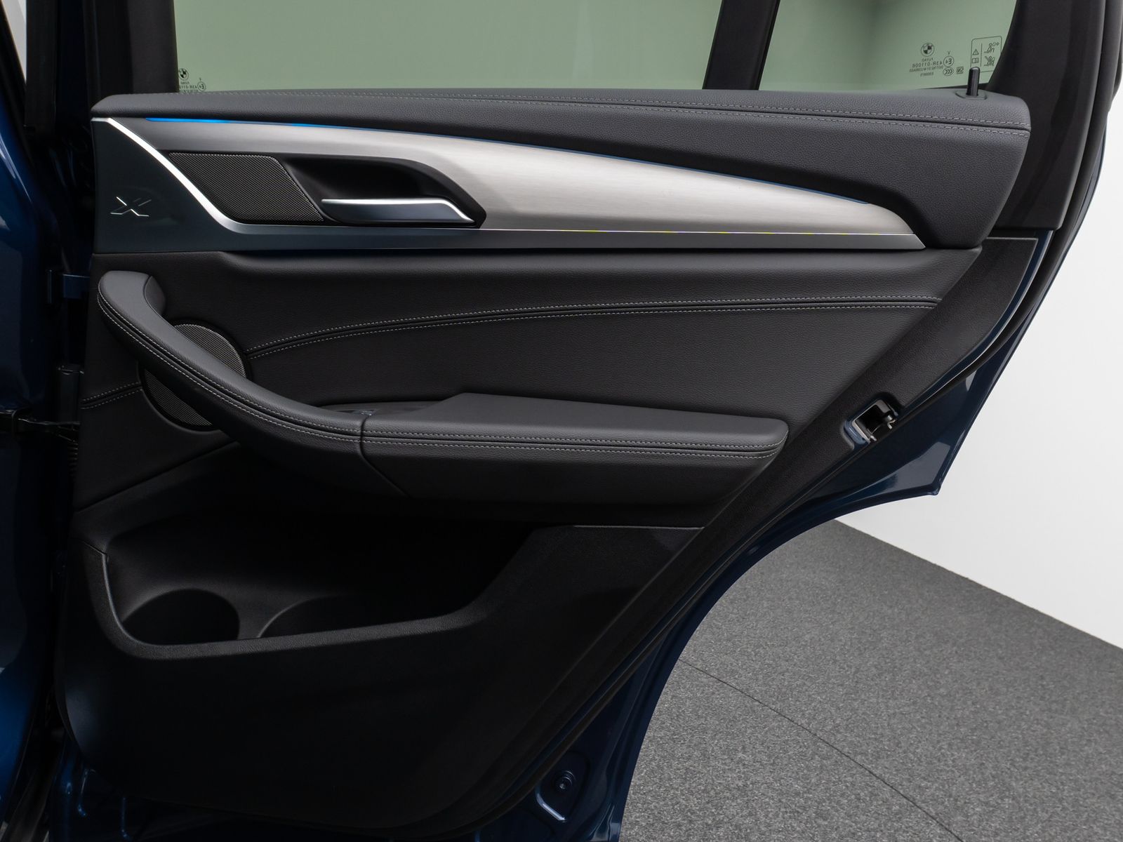 Fahrzeugabbildung BMW iX3 Impressive Panorama 360°HUD DAB H/K AHK Komf