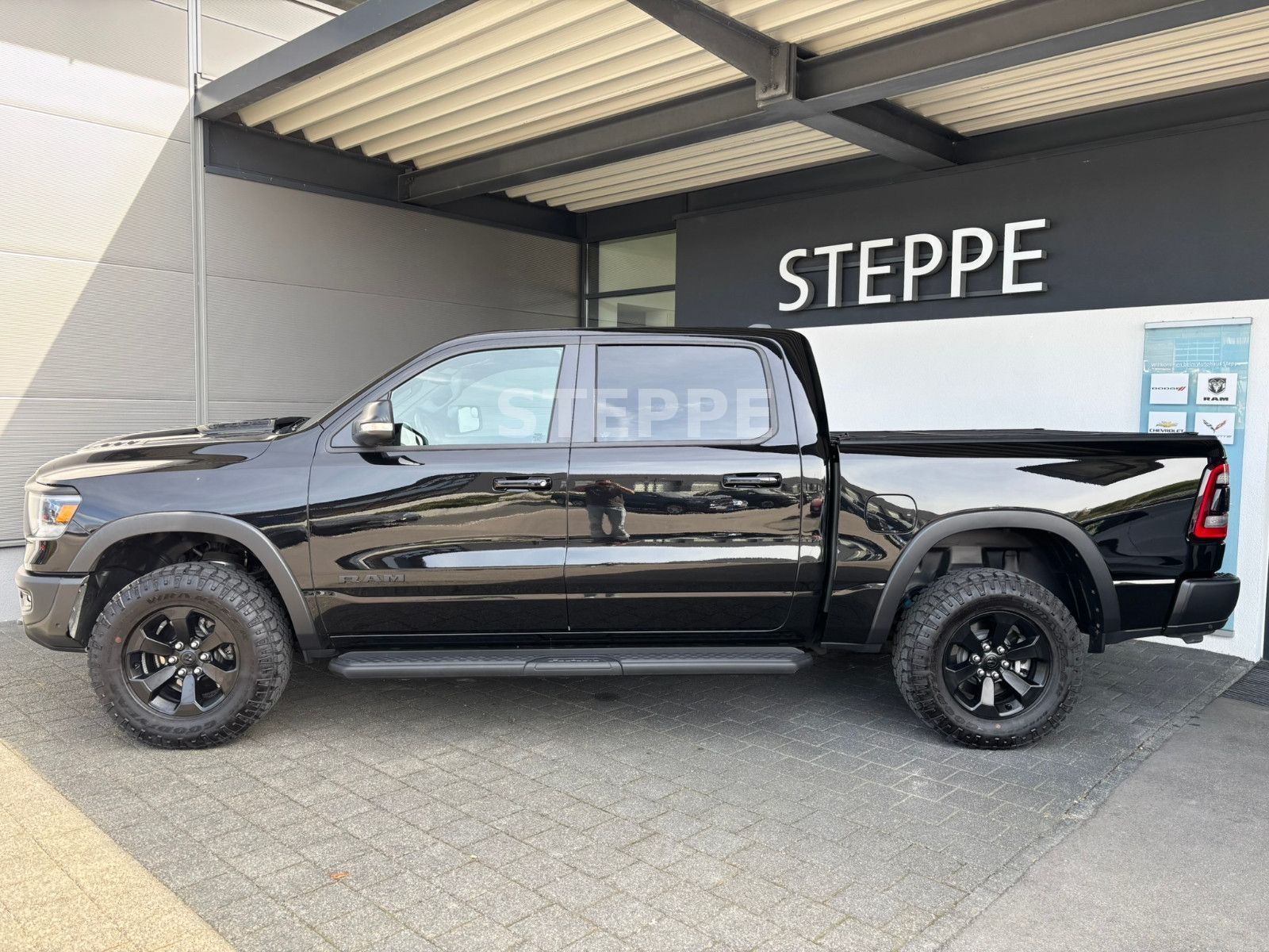 Dodge RAM 1500 REBEL 5,7V8 NIGHT ACC, Luftfed,AHK,360°