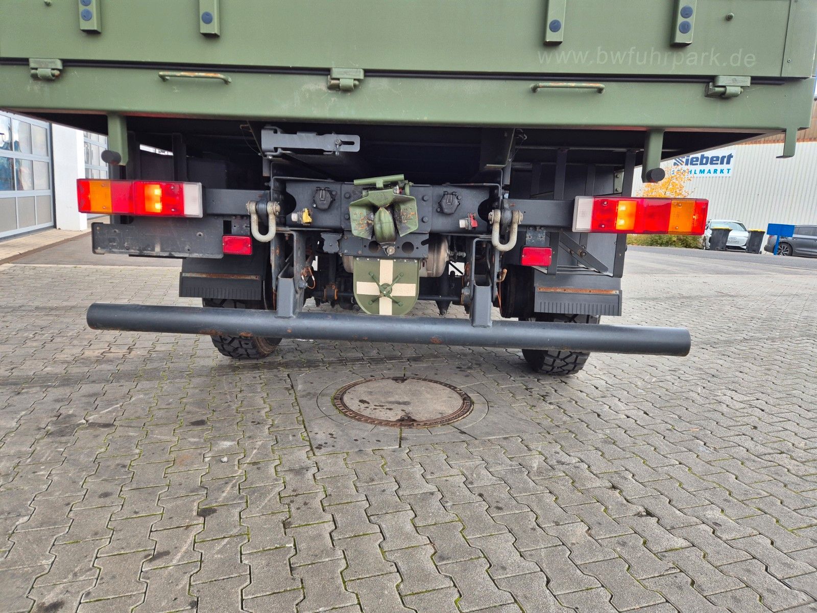 Fahrzeugabbildung Iveco Eurocargo ML100E22WM-BW 4x4 Pritsche L-Haus Bett