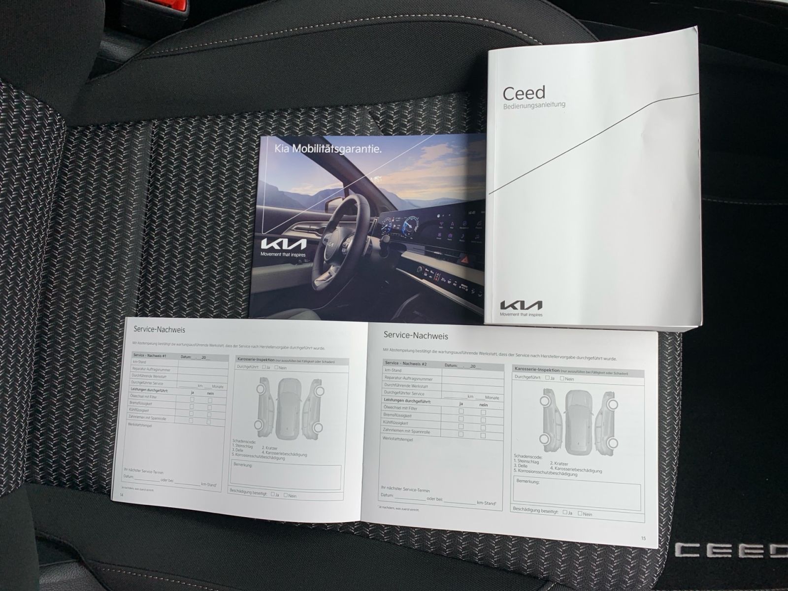 Fahrzeugabbildung Kia Ceed 1.5 7-DCT T-GDI Spirit Navi Allwetter