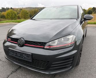 Volkswagen Golf - 1