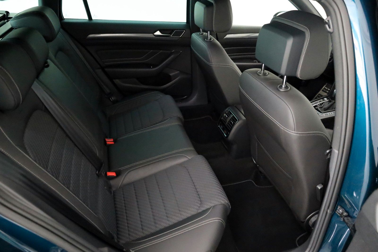 Fahrzeugabbildung Volkswagen Passat Variant R Line TLeder,Navi,LED,ACC,Kamera