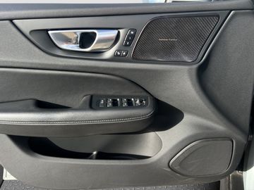 Volvo V60 Cross Country - 12