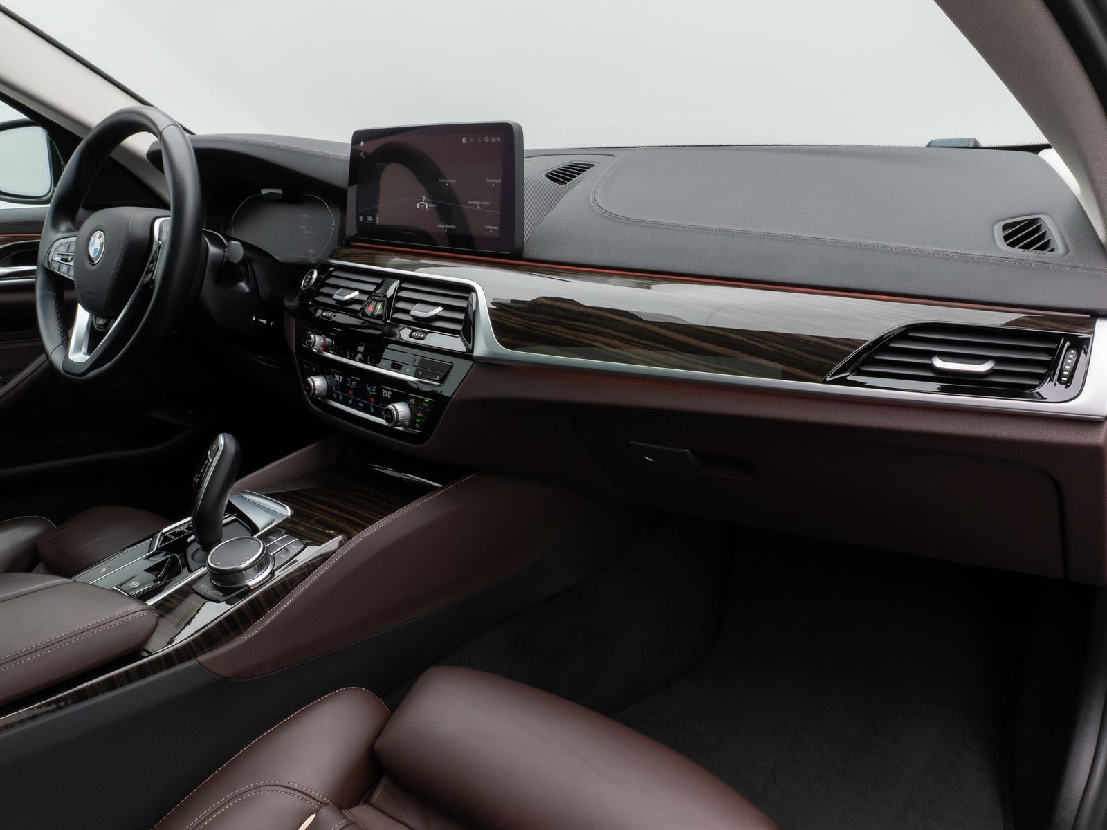 Fahrzeugabbildung BMW 530d xD Luxury Line Panorama HUD Individual 19Zl