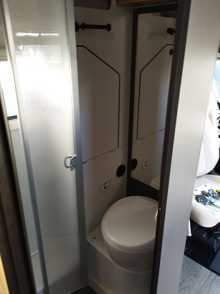 Fahrzeugabbildung Karmann Dexter 4x4 DE 570 AW Rückfahrkamera