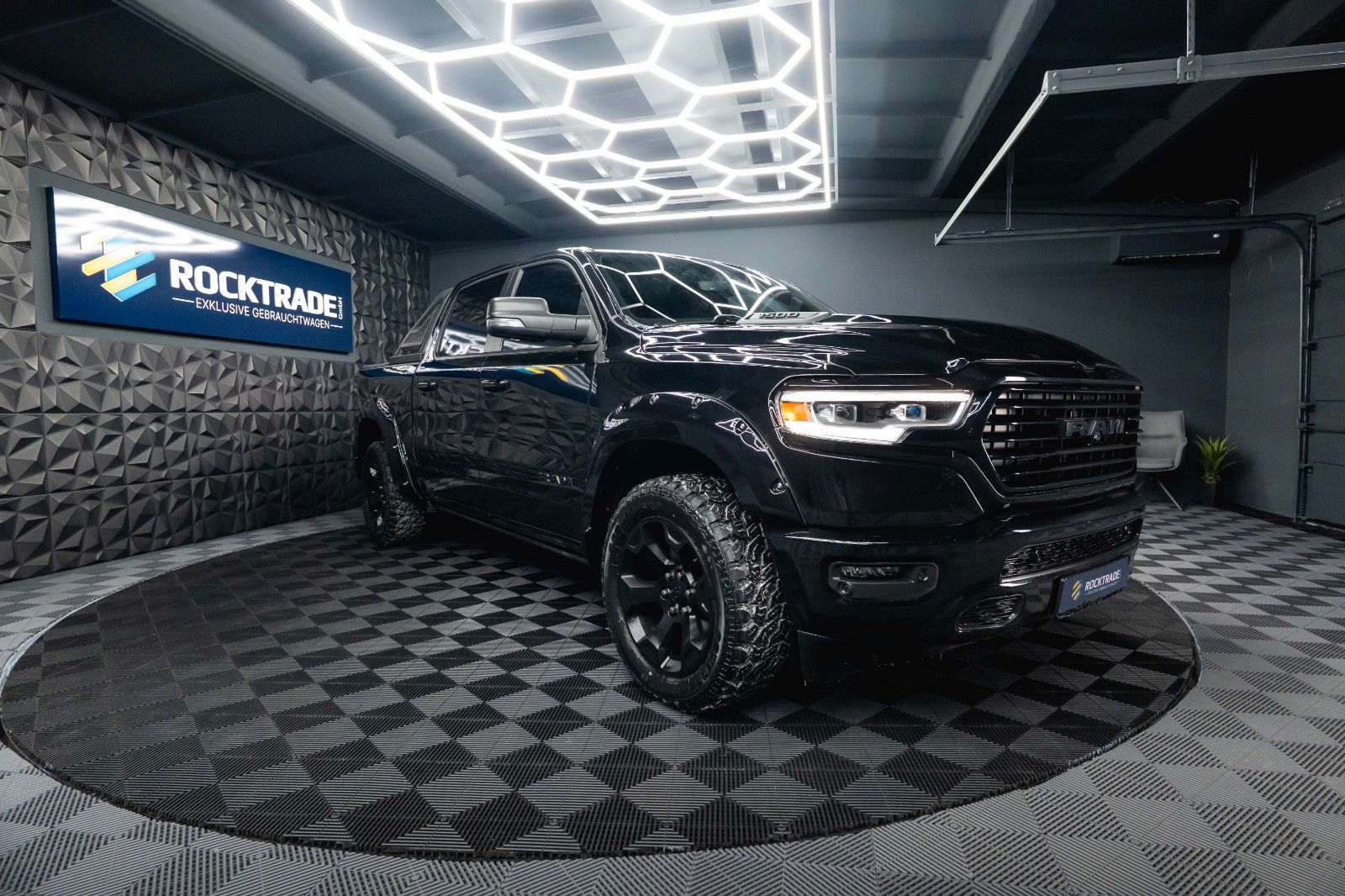 Fahrzeugabbildung Dodge RAM 5.7 V8 HEMI 4x4 OFFROAD Night Limited 19%