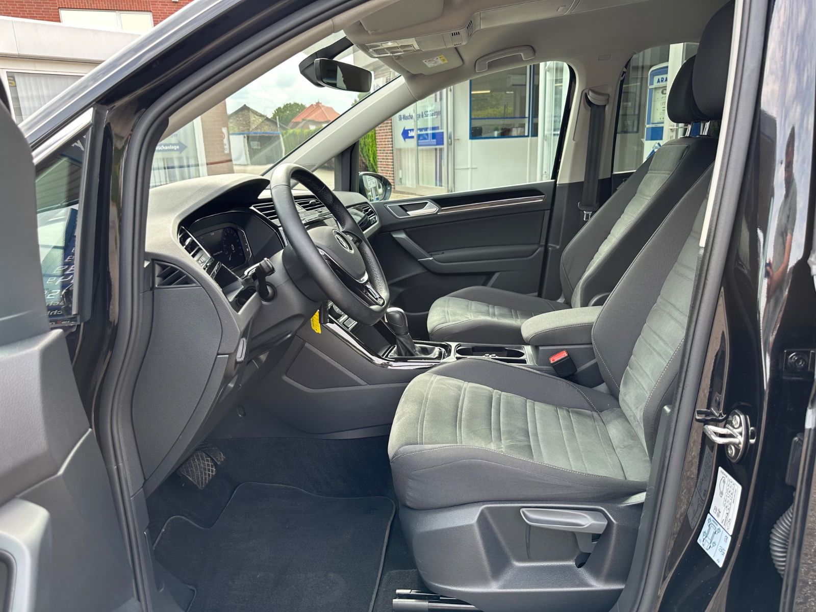 Fahrzeugabbildung Volkswagen Touran 2.0 TDI Highline DSG ACC/LED/Navi