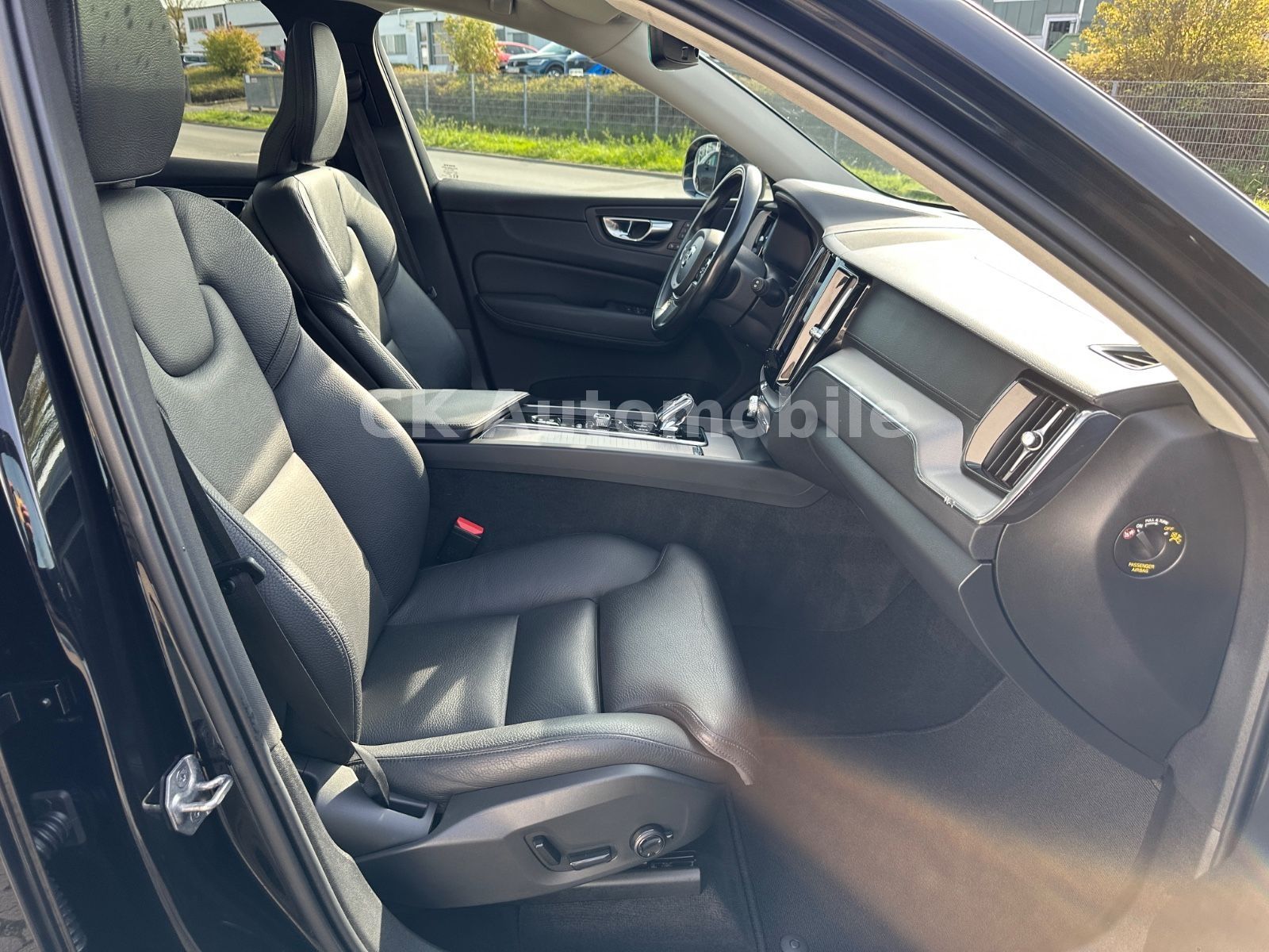 Fahrzeugabbildung Volvo XC60 B4 Inscription 2WD/Leder/Pano/LED/BLIS/360°