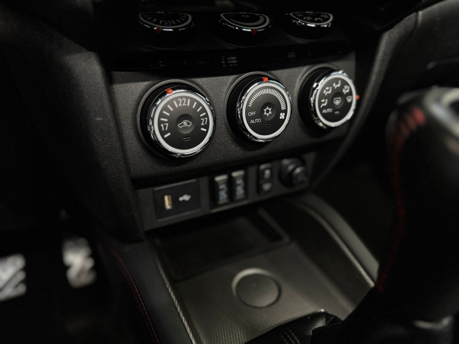 Fahrzeugabbildung Mitsubishi ASX 1.6 Edition+ Black-Paket 2WD "AHK Sitzheizg"