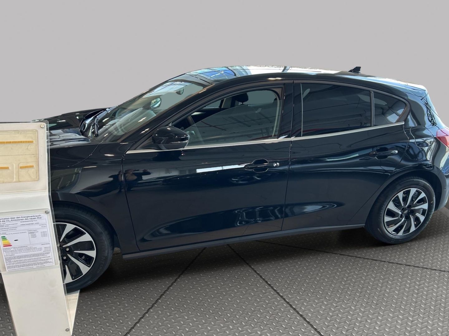 Fahrzeugabbildung Ford Focus Titanium MHEV VerkehrszeichERK PANO Kamera