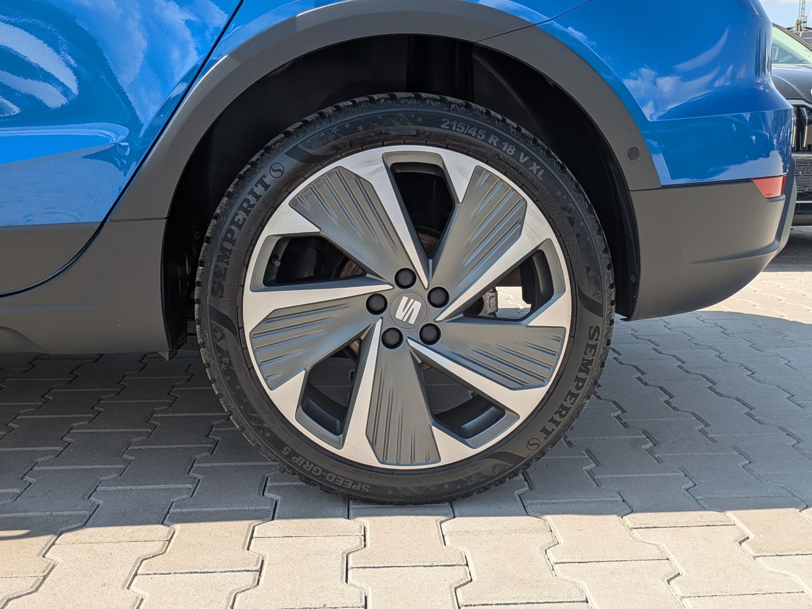Fahrzeugabbildung SEAT Arona 1.0 TSI FR DSG AHK*ACC*LED*APP*DAB*KAMERA