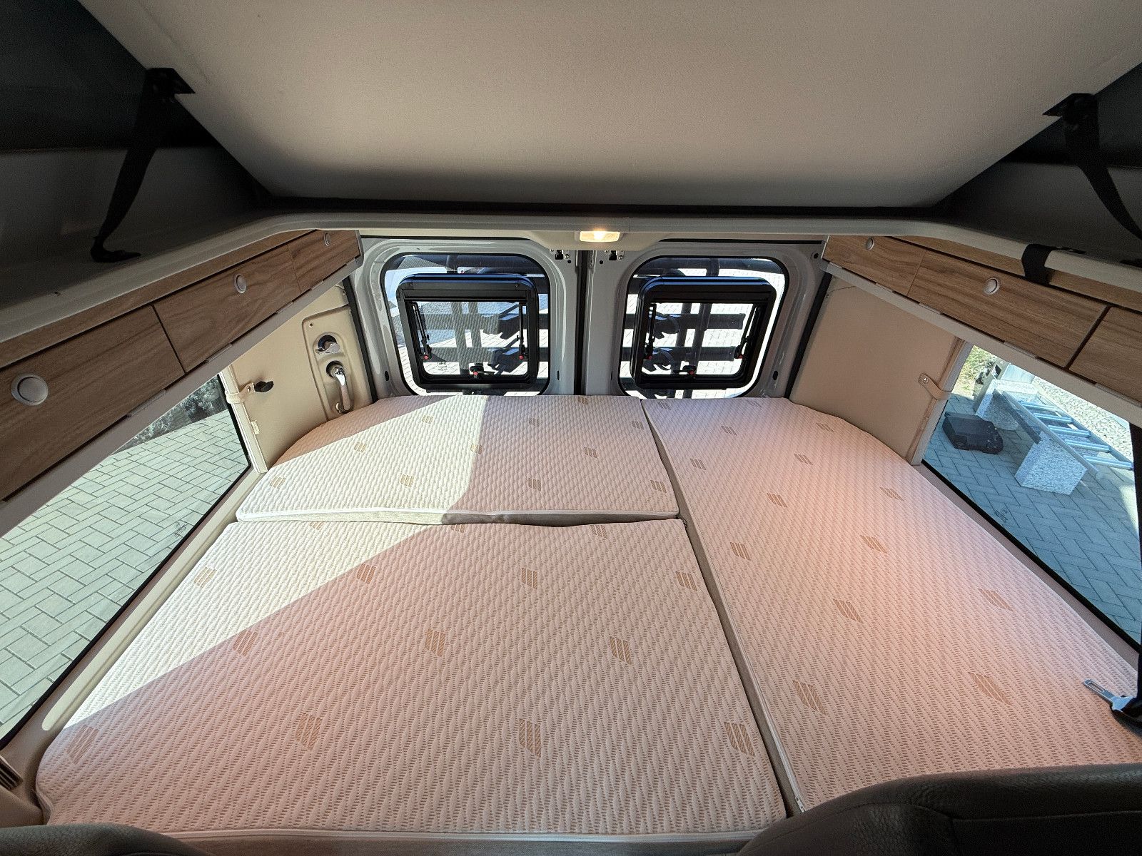 Fahrzeugabbildung HYMER / ERIBA / HYMERCAR Sydney GT 60 Limited