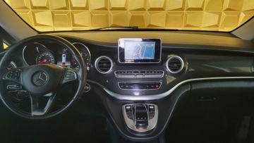 Mercedes V 220 - 9