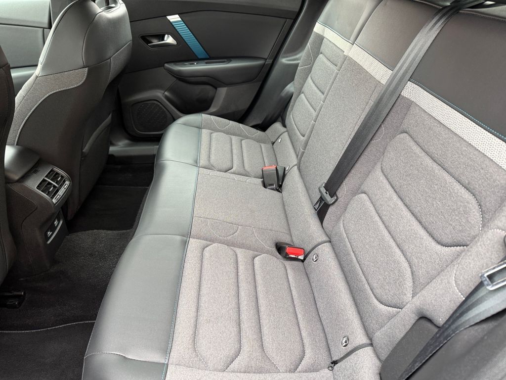 Fahrzeugabbildung Citroën e-C4 136 FEEL PACK+ Kältepaket