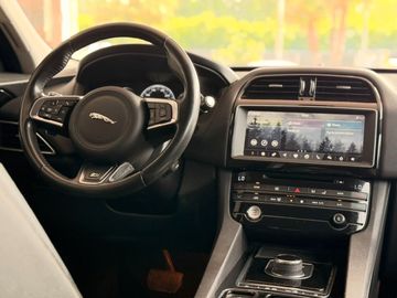 Jaguar F-Pace - 10