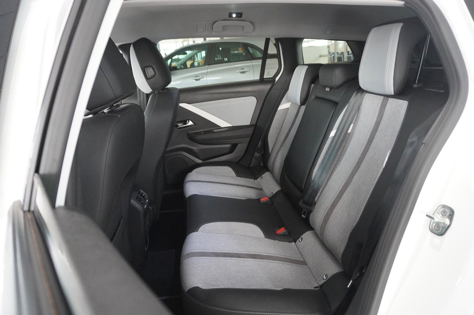 Fahrzeugabbildung Opel Astra L ST 1.5D ELEGANCE NAVI/LED/KAMERA/SH/DAB+