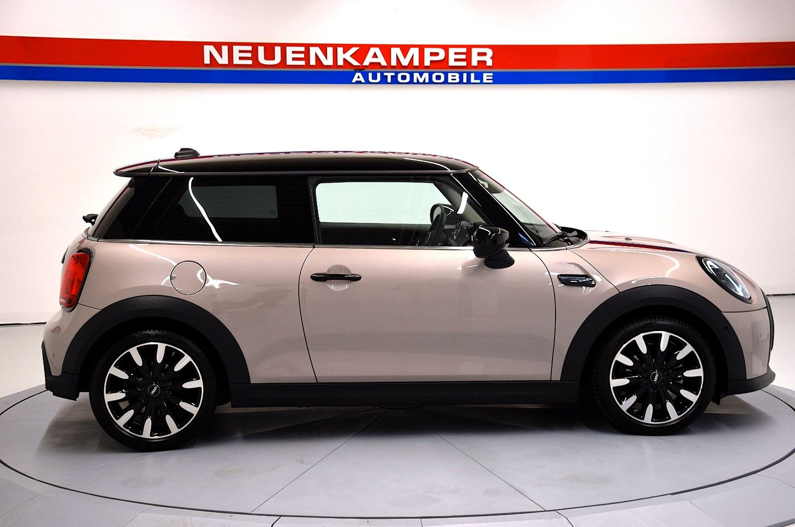 Fahrzeugabbildung MINI Cooper Classic Trim Leder Automatik Navi Shz PDC