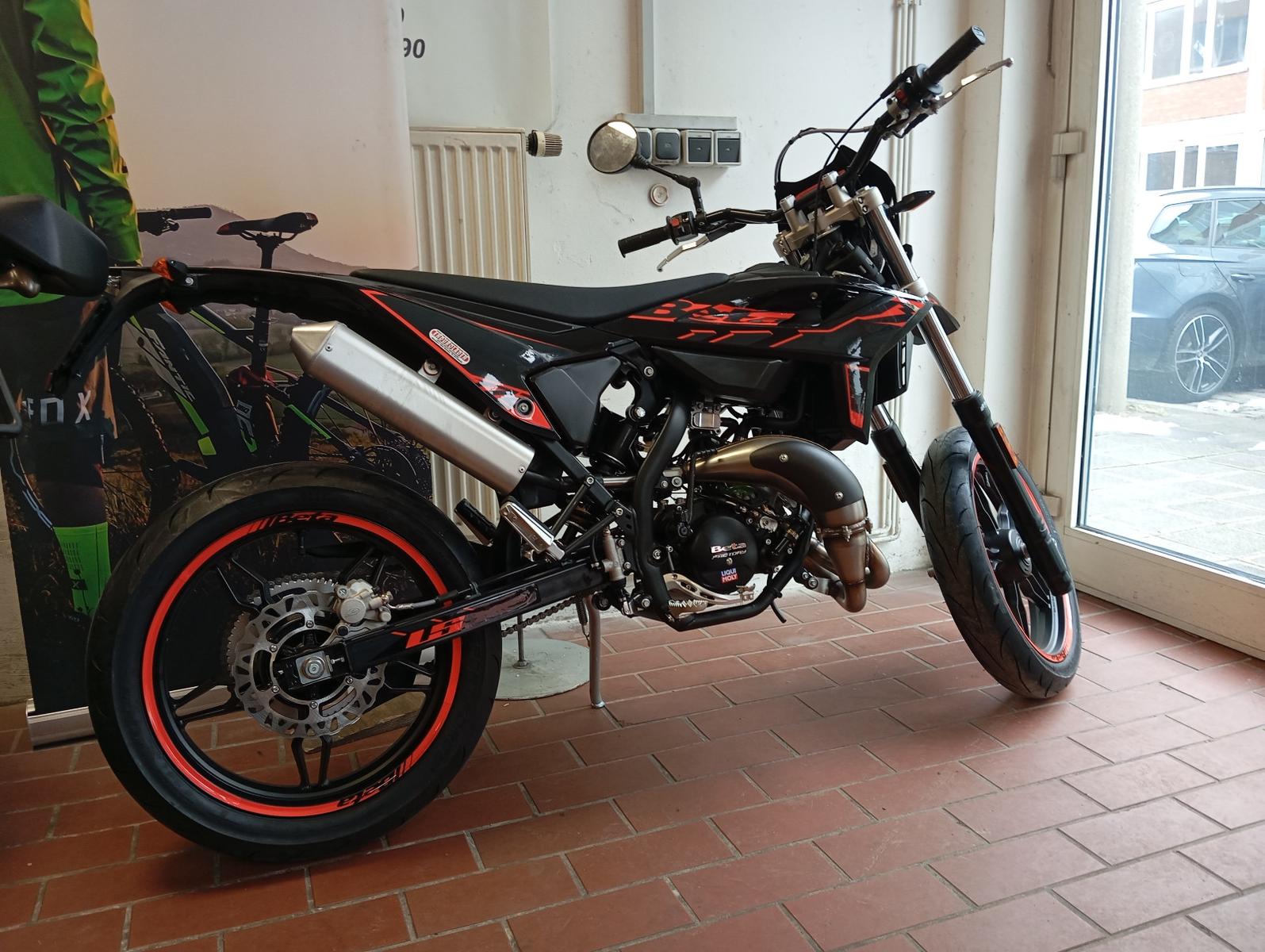 Beta RR50 SPM LS Sport schwarz/weiss Low seat 2025