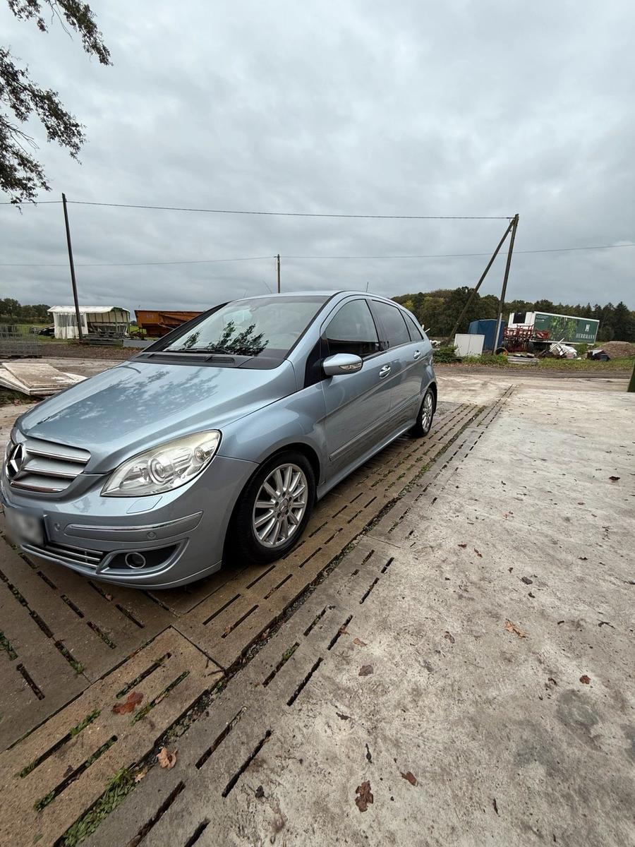 Mercedes-Benz B 200