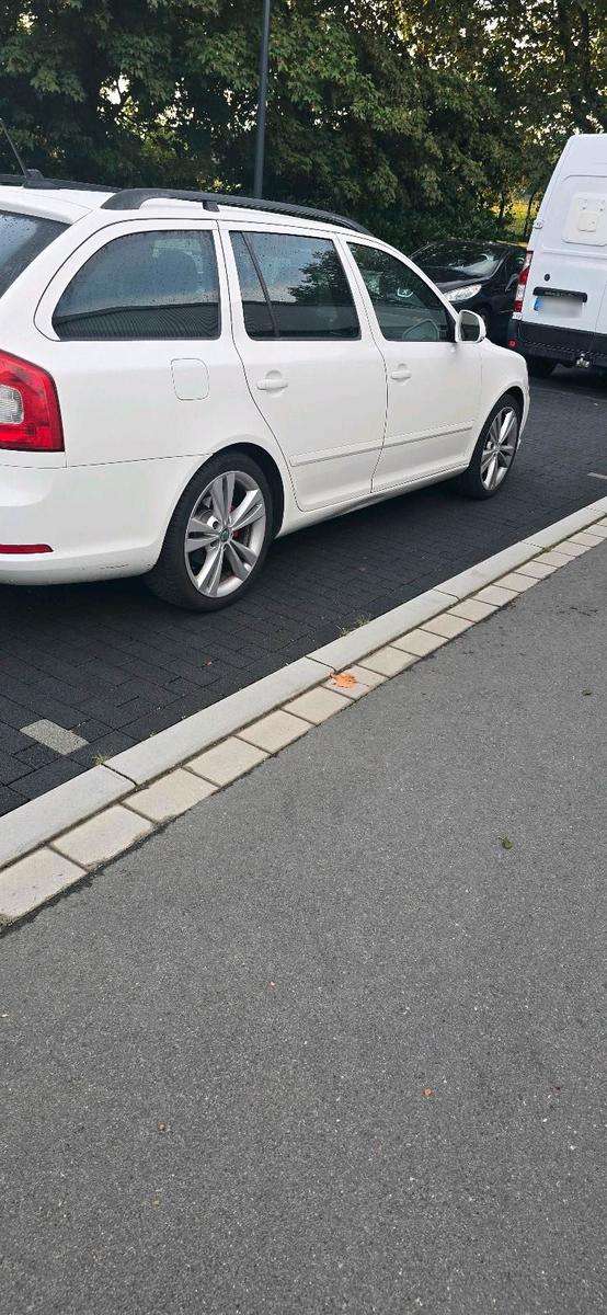 Skoda Octavia 2011 — photo 11