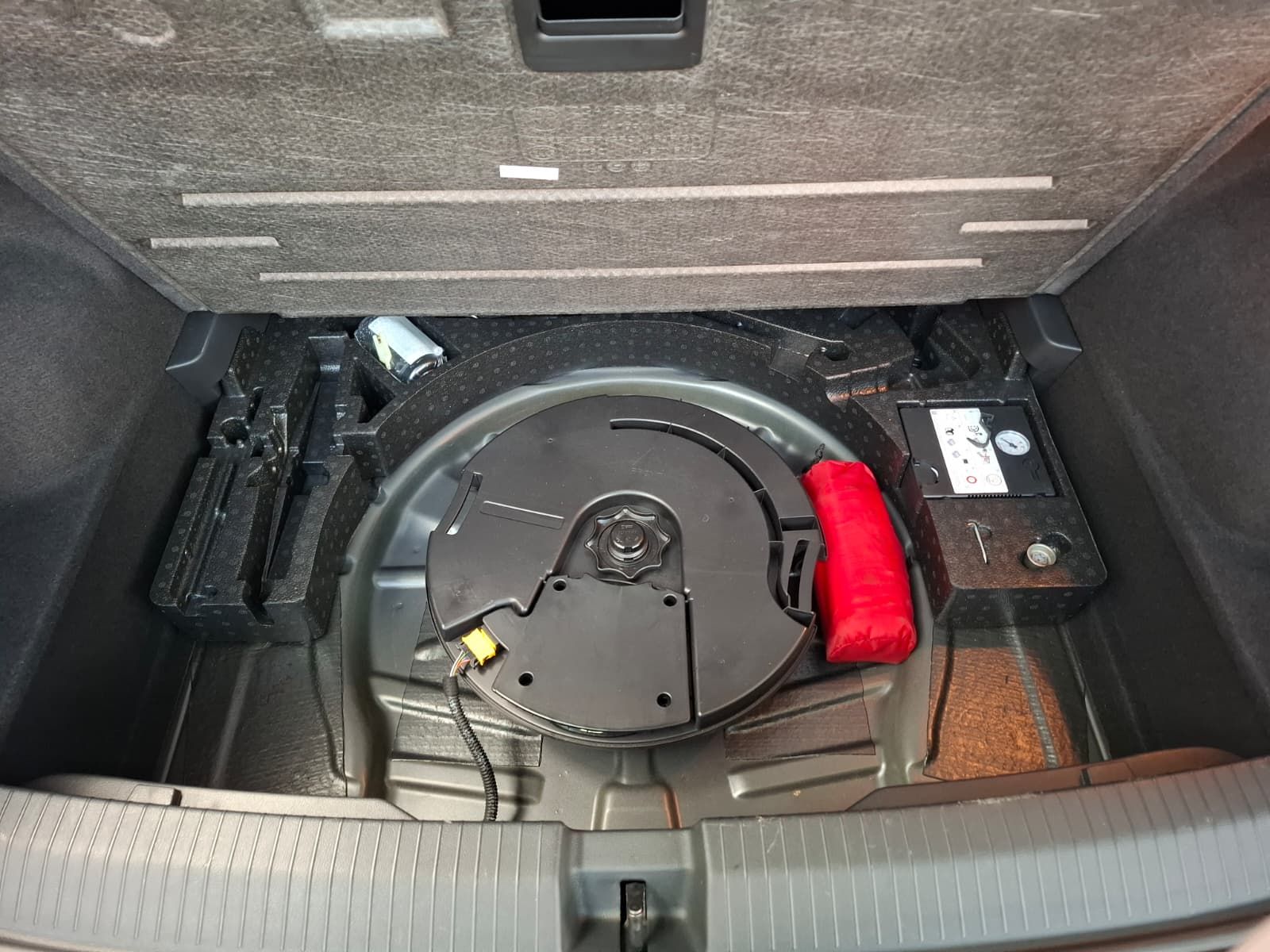 Fahrzeugabbildung Volkswagen T-Roc R-Line 2.0 TSI DSG 4Motion +ACC +DCC +LED