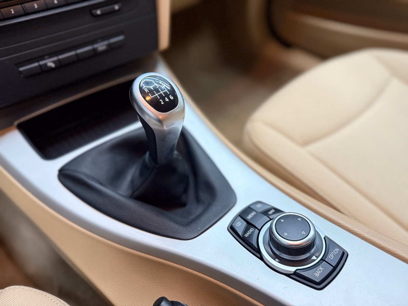 BMW 318 2011 — photo 15