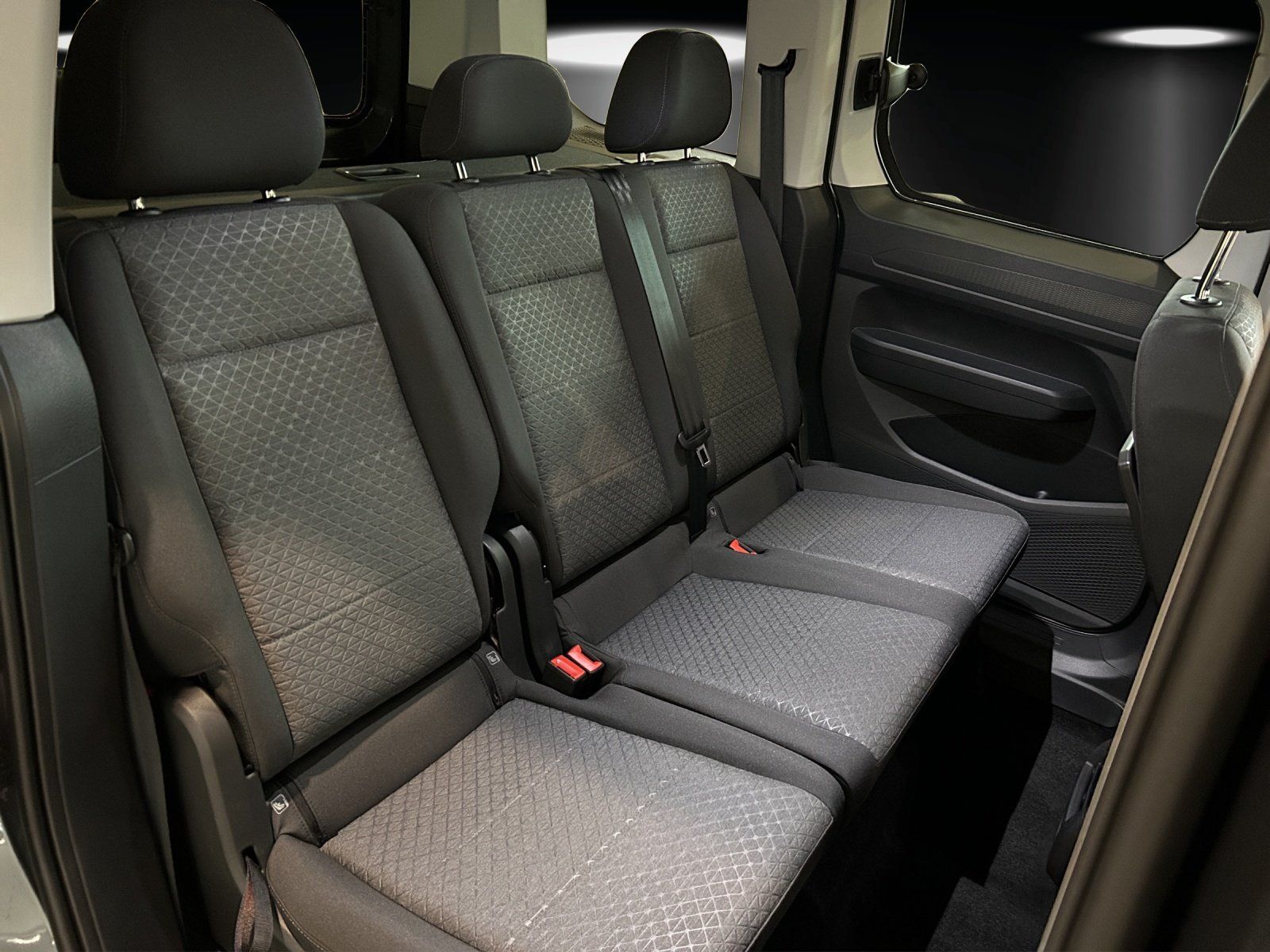 Fahrzeugabbildung Ford Tourneo Connect Benzin Automatik AHK Kamera PDC