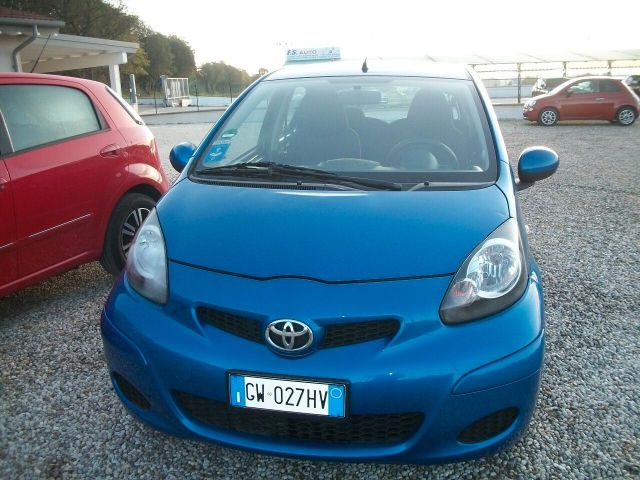 Toyota Aygo 1.0 12V VVT-i 5 porte Sol CC 998 BEN