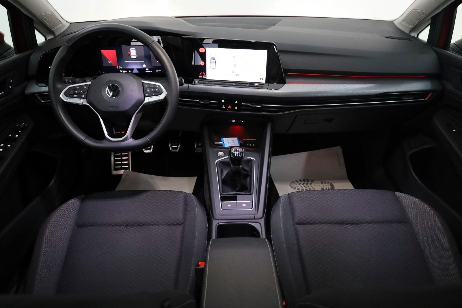 Fahrzeugabbildung Volkswagen Golf VIII Lim. Active Navi,LED,SH,PDC,ACC,SR+WR