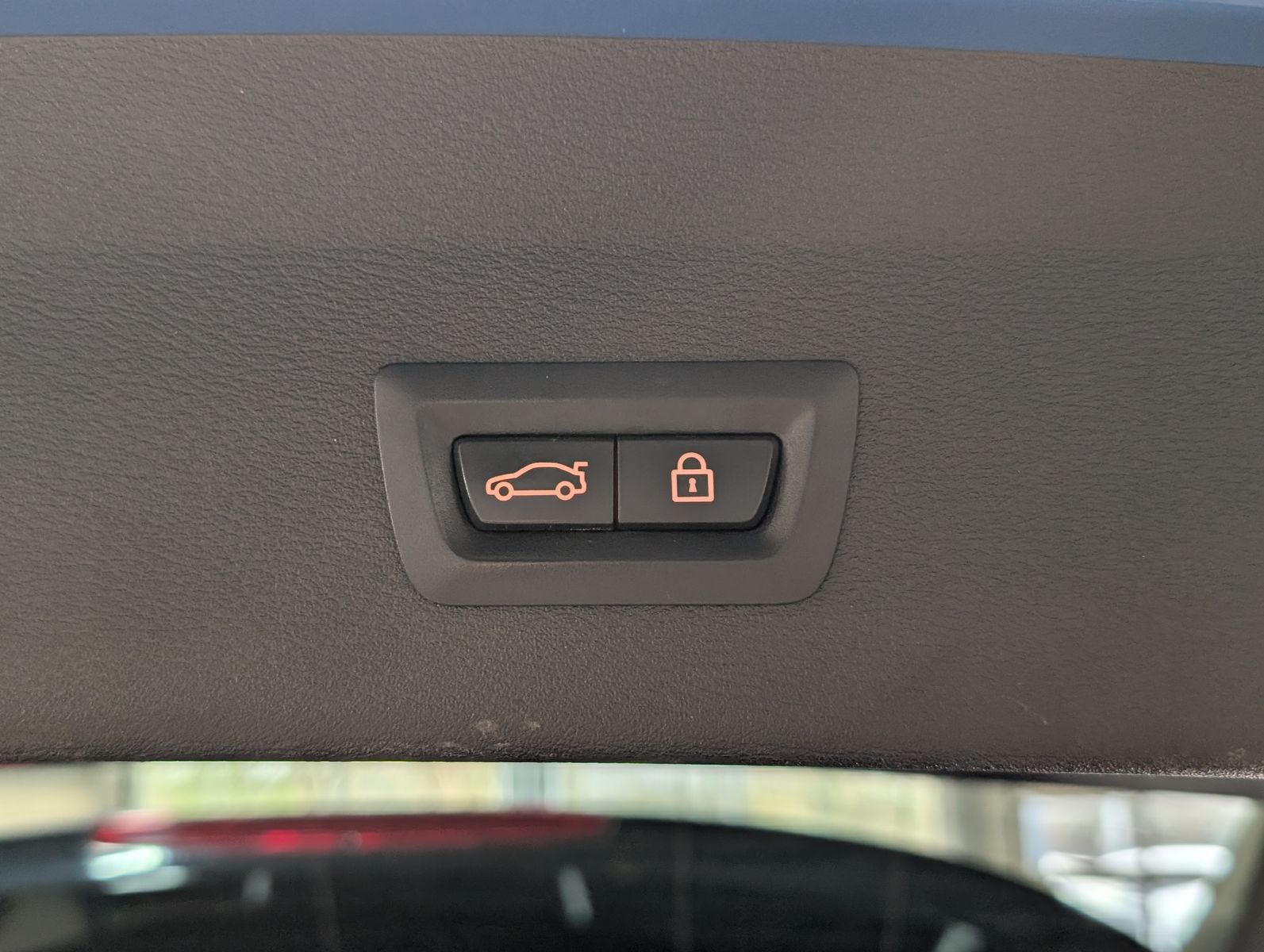 Fahrzeugabbildung BMW X1 20d xD M-Sport LED H&K Cam HUD Pano AHK 19"