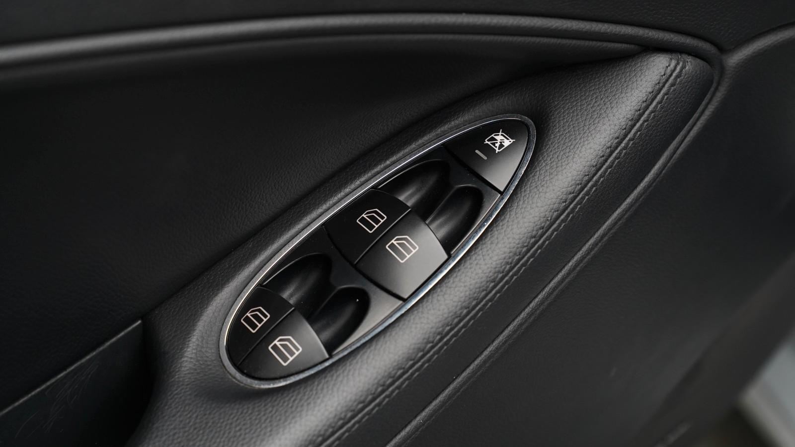 Mercedes-Benz CLS 350 CGI 3.5 V6 292 ch • BVA • Harman Kardon • Cuir • Toit Ouvrant