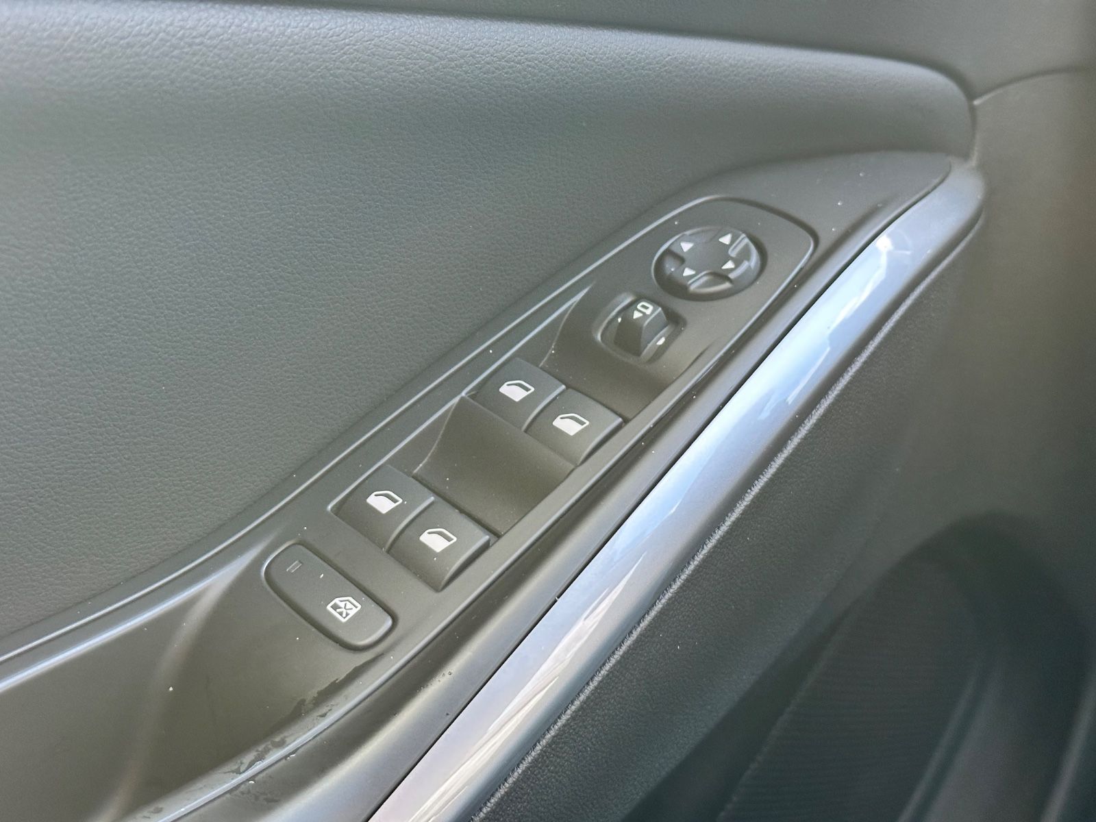 Fahrzeugabbildung Opel Grandland Elegance Plug-in-Hybrid*RFK*Leder